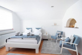Bright&Cozy flat+balcony near Airport FREE Parking